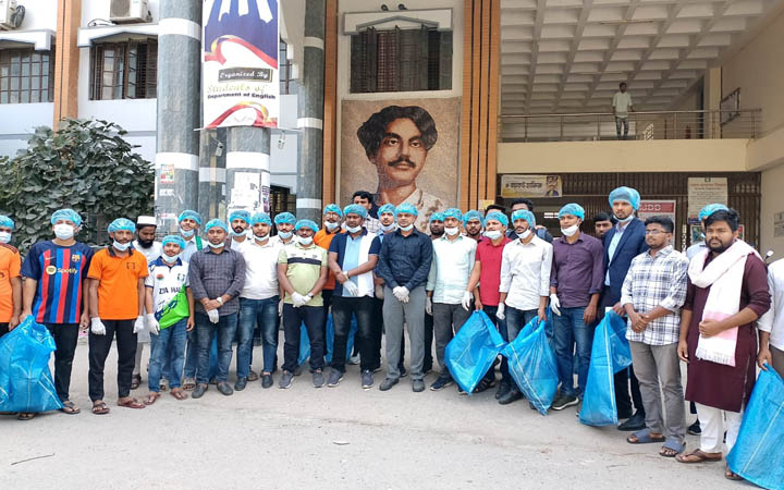 ২য় দিনের মতো ক্যাম্পাস পরিচ্ছন্নতায় ব্যস্ত ইবি ছাত্রদল